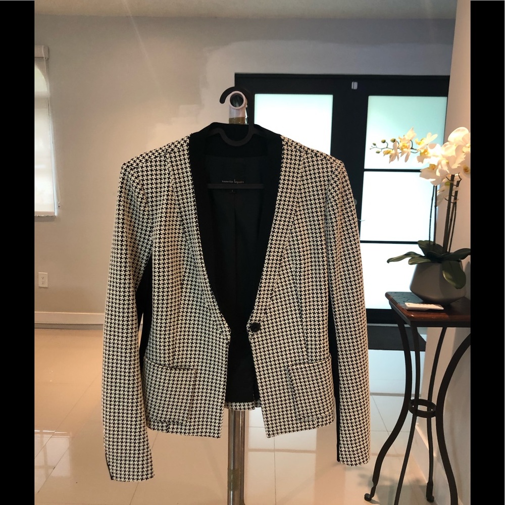 Stylish Balck & White Blazer